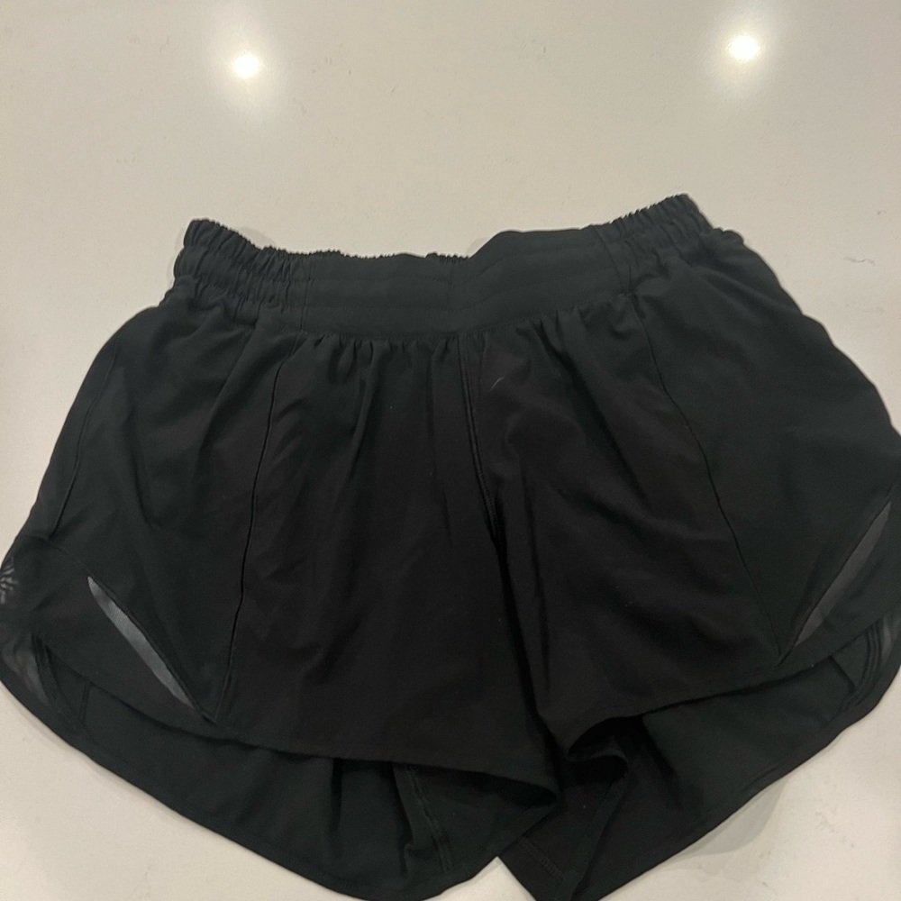 Lululemon Hotty Hot Low Rise Shorts 4”